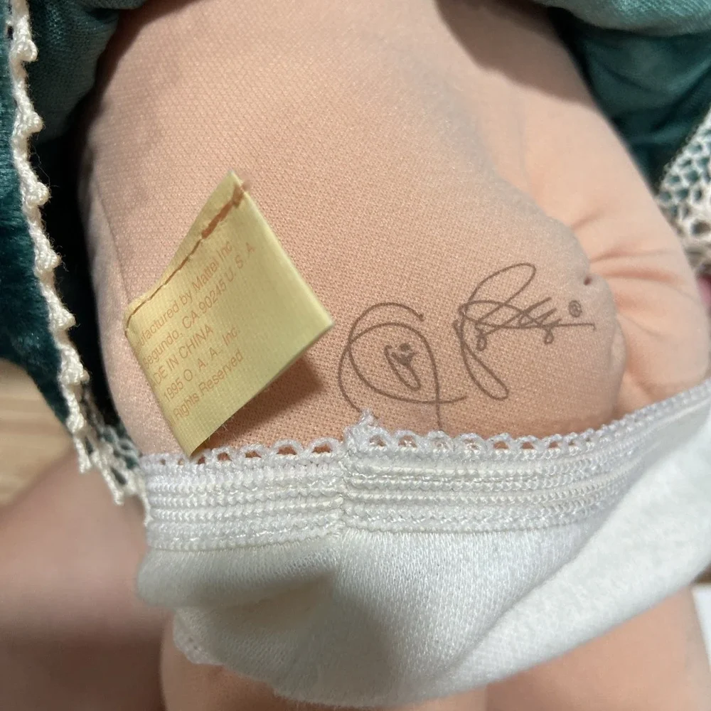 Cabbage Patch Kids Doll Albino Pink Eyes 1995 Green Dress Brown Hair Baby Doll